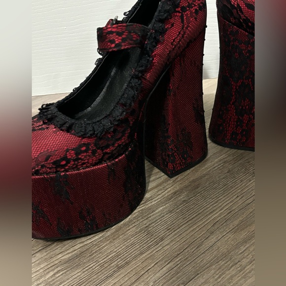 NWOB Dolls Kill / Widow Red Lace Platform Heels Size 9 - Picture 5 of 7